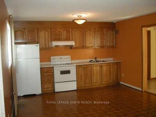 7463 Sigsbee Drive Side unit, Mississauga, ON L4T 3S5