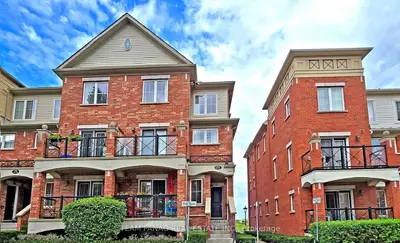 Condo Townhouse in Oakville