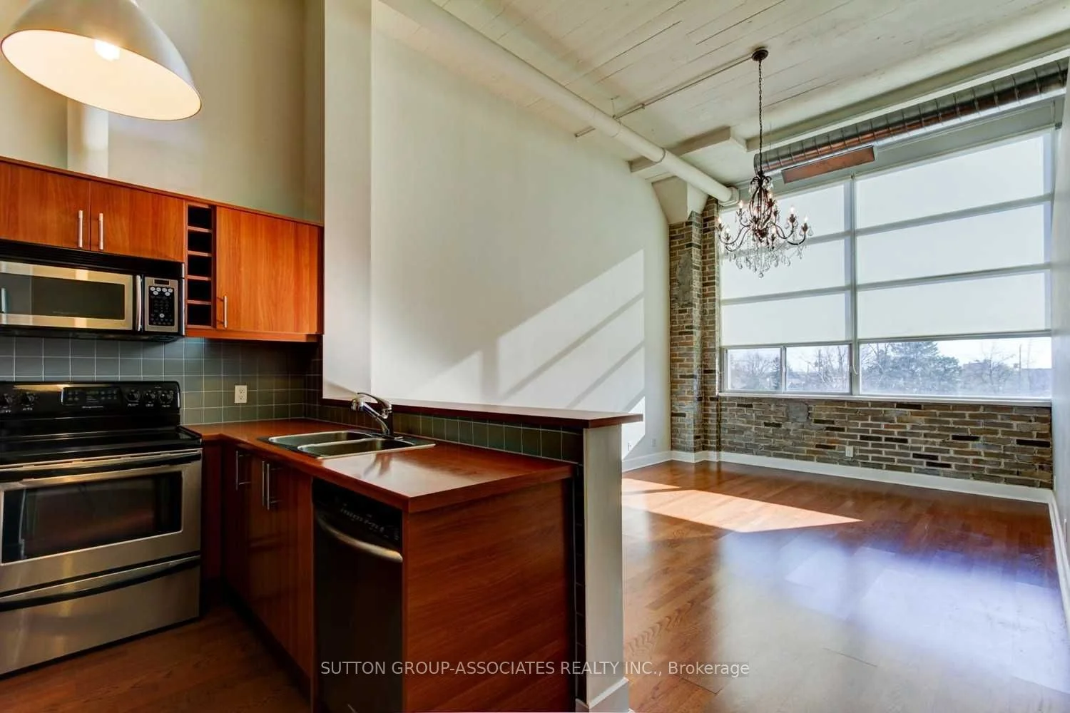 1001 Roselawn Avenue 209, Toronto W04, ON M6B 4M4
