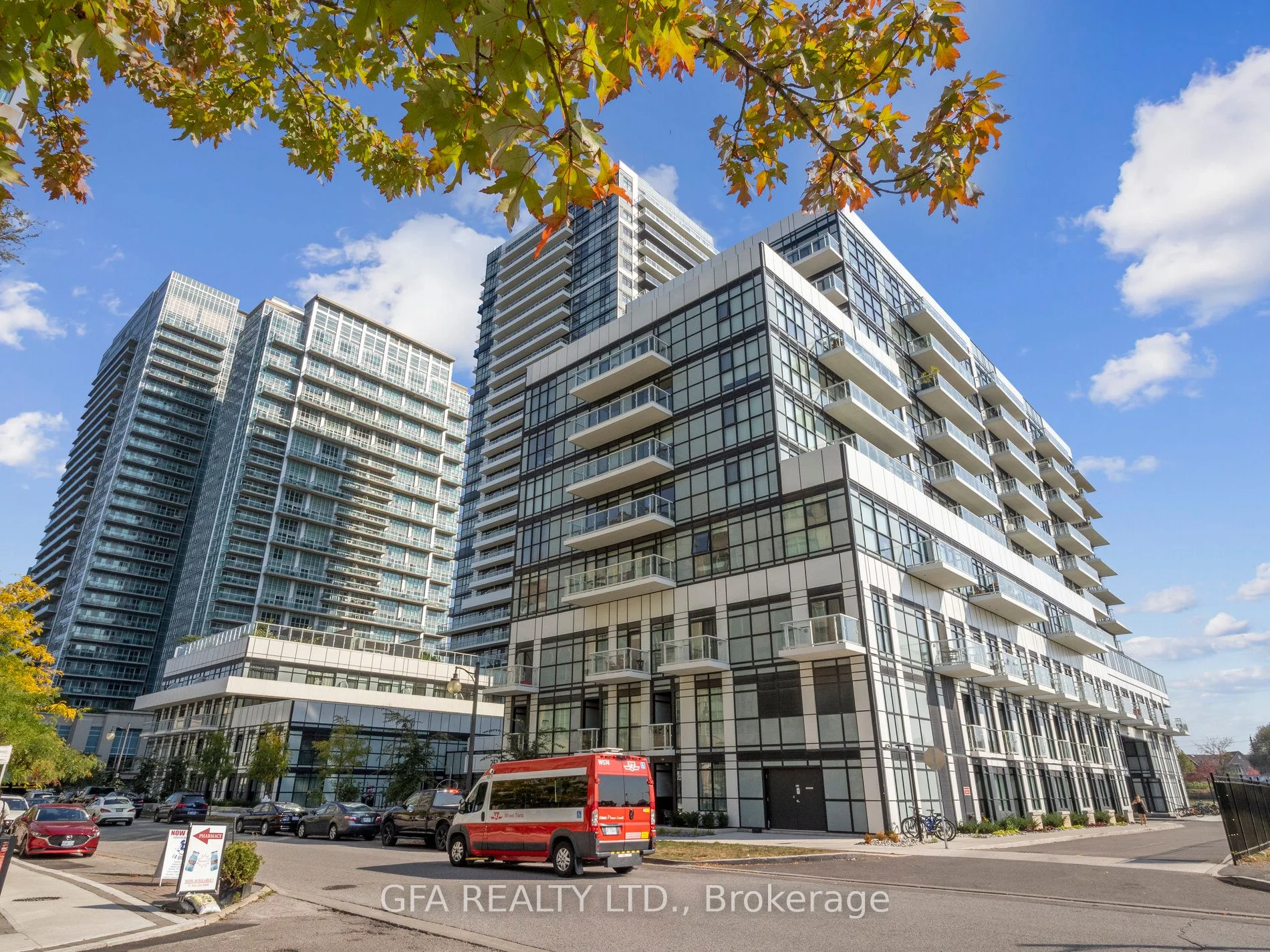 251 Manitoba Street 716, Toronto W06, On M8y 0c7