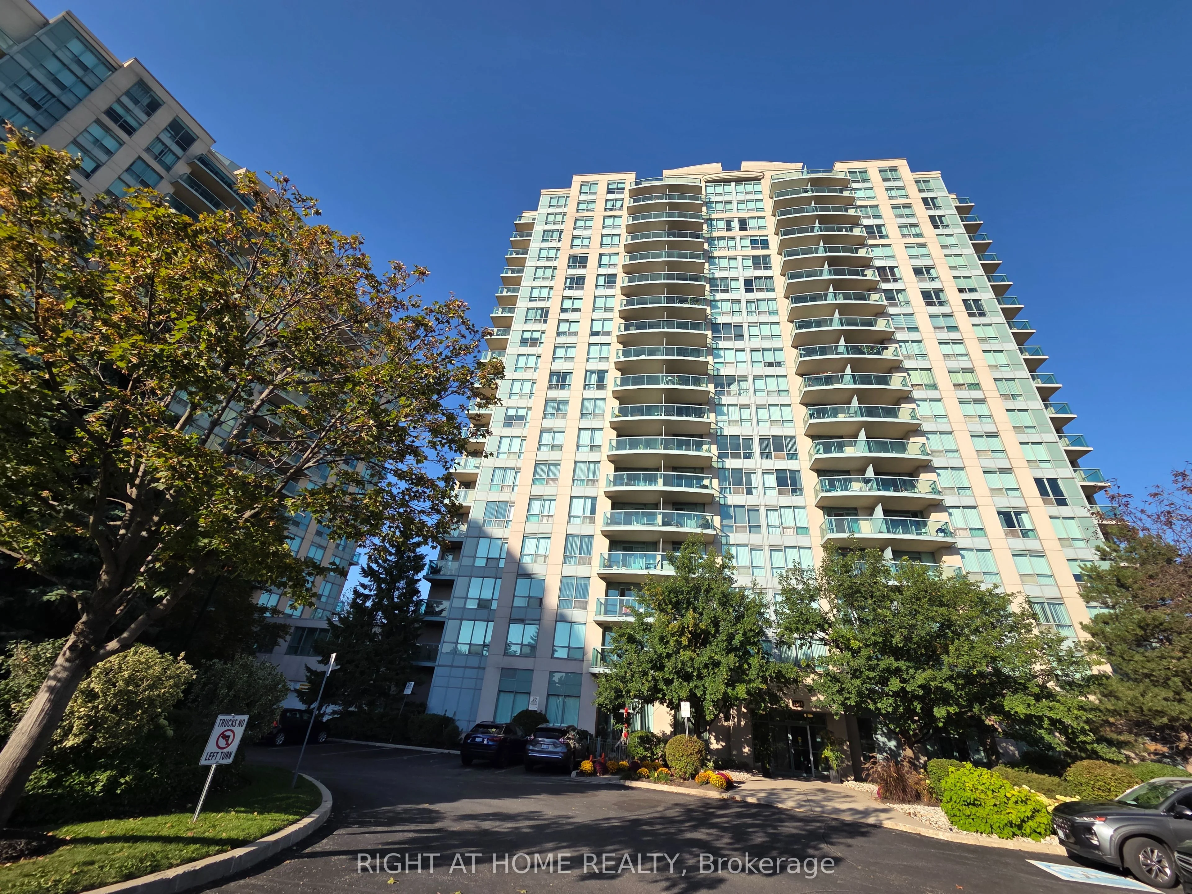 2545 Erin Centre Boulevard 1406, Mississauga, ON L5M 6Z9