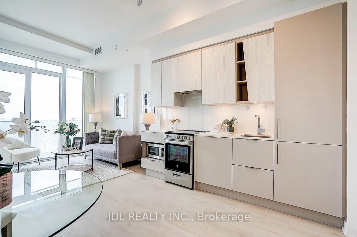 3900 Confederation Parkway 3613, Mississauga, On L5b 0m3