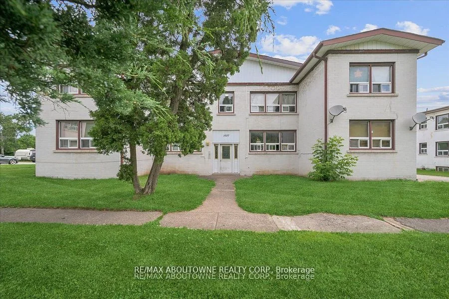145 North Service Road E 1, Oakville, ON L6H 1A3