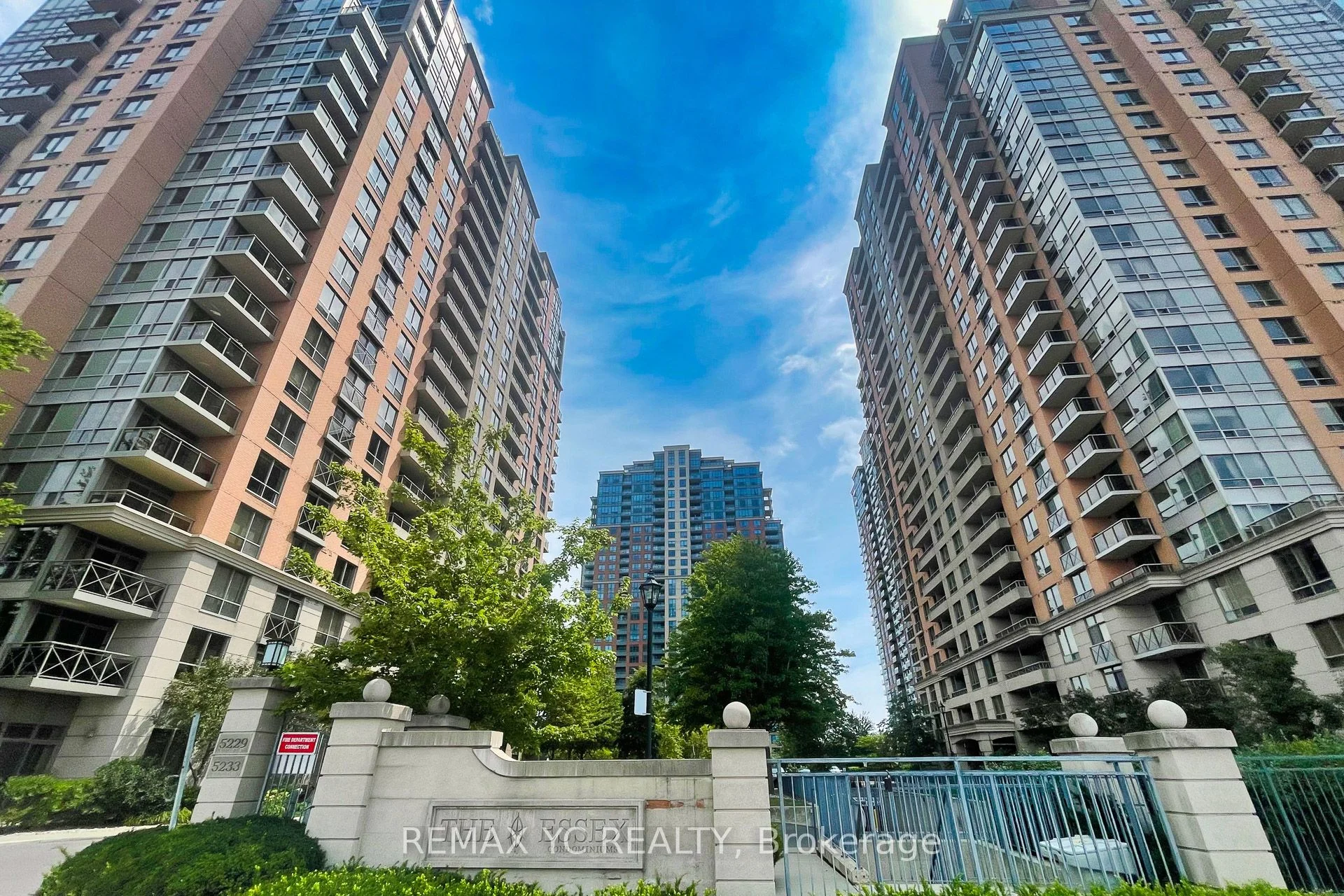 5229 Dundas Street W 1604, Toronto W08, ON M9B 6L9