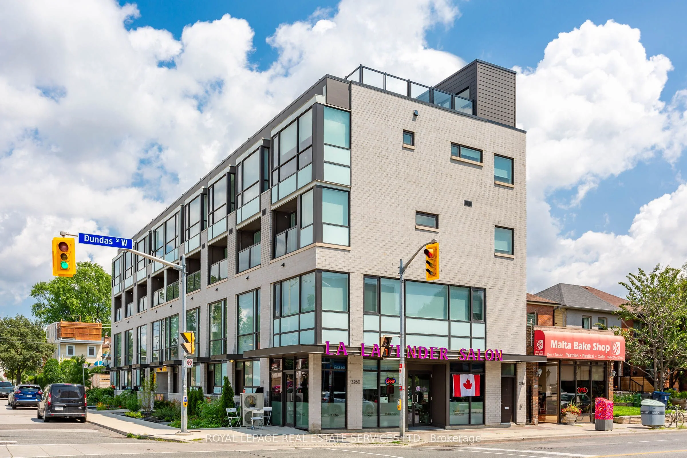 3258 Dundas Street W, Toronto W02, ON M6P 2A3