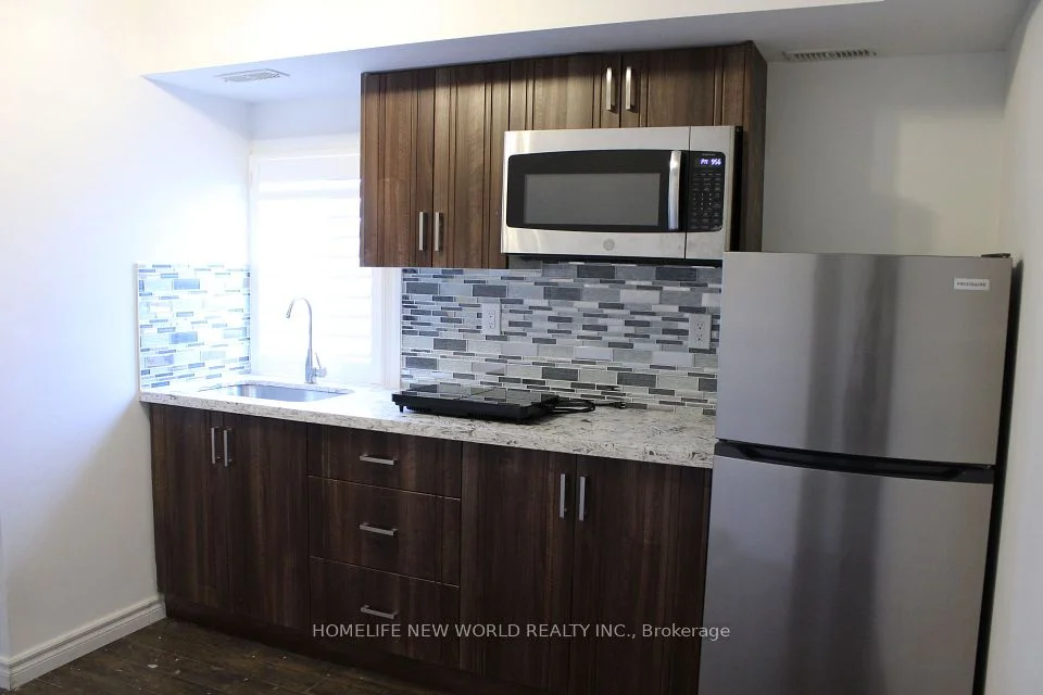 2466 St Clair Avenue W 301, Toronto W03, ON M6N 1L3