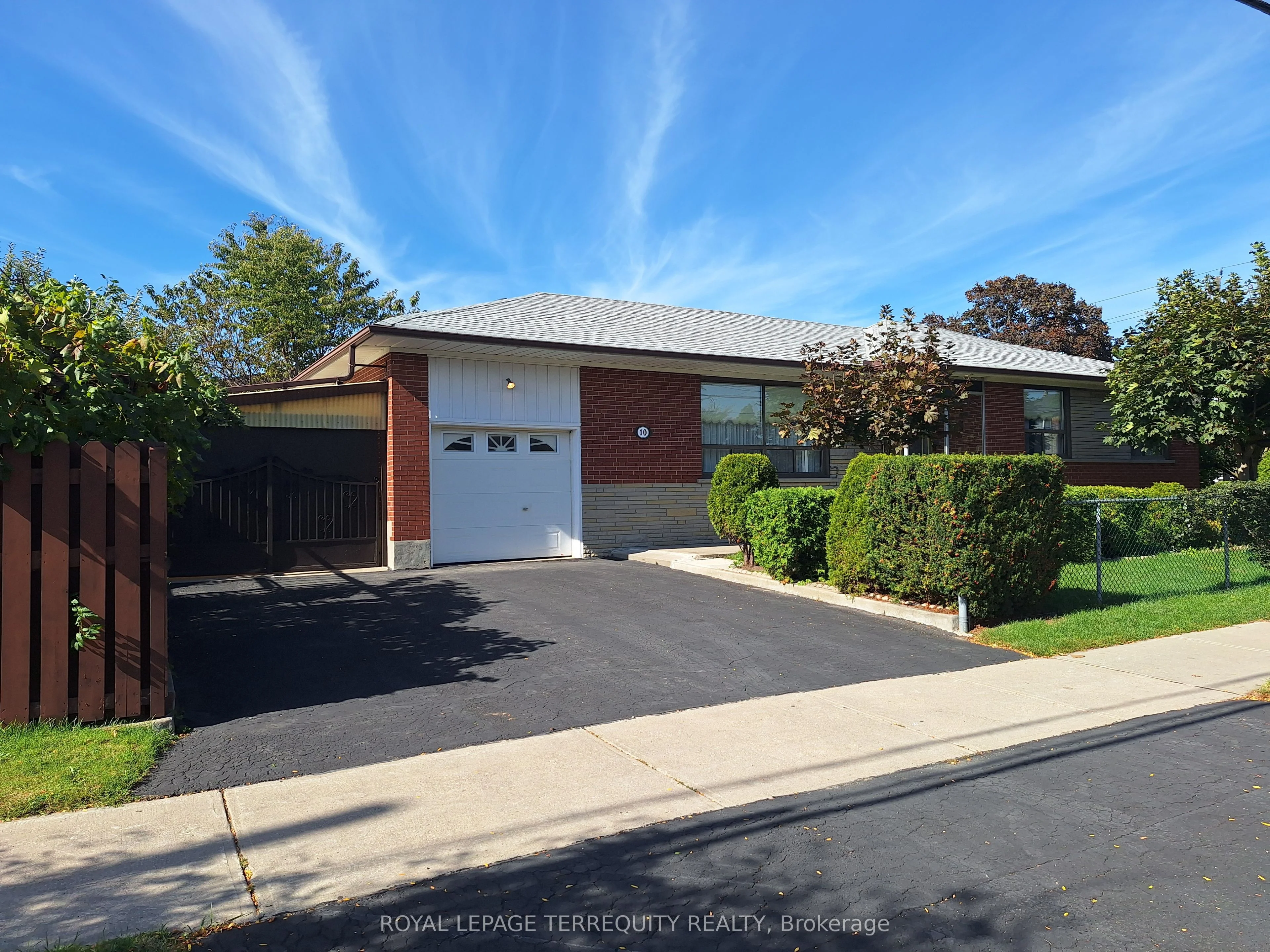 10 Maniza Road, Toronto W05, ON M3K 1R5
