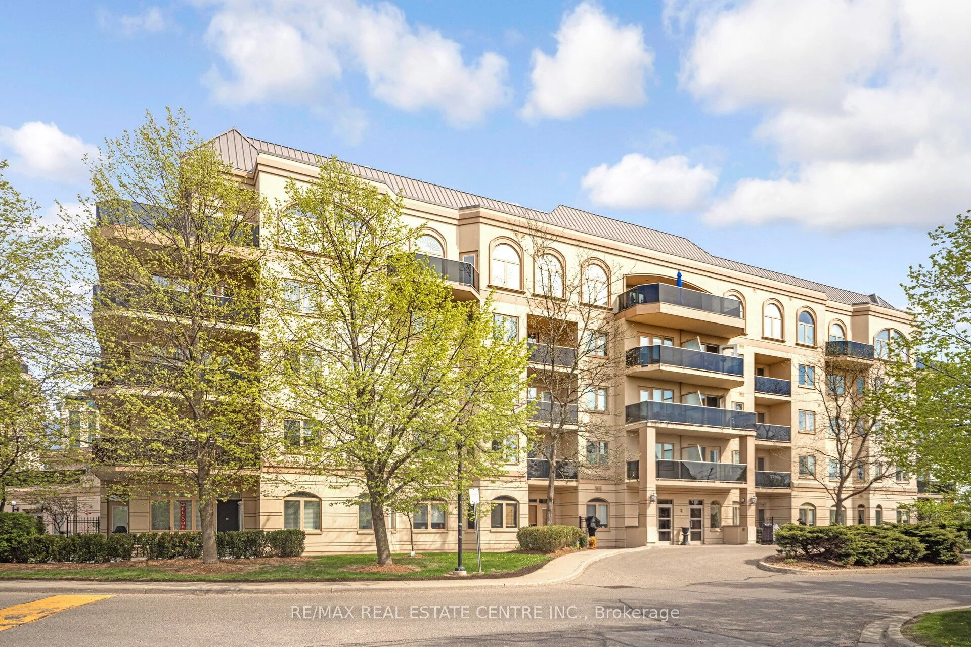 Condo Apartment in Brampton