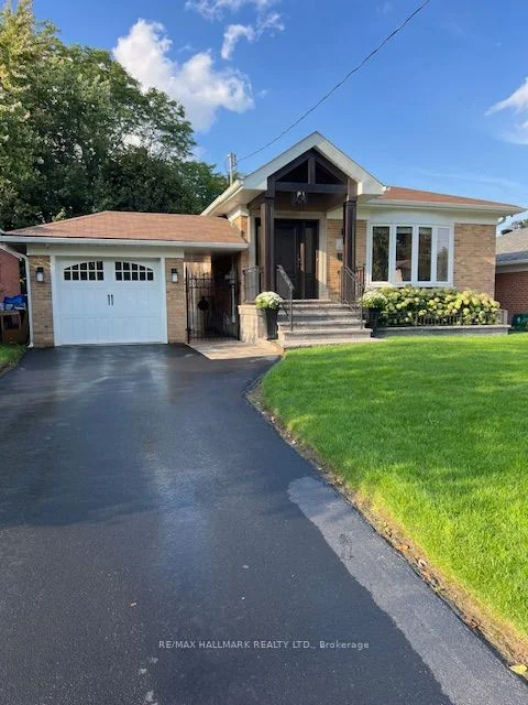 18 Burwood Road, Toronto W08, ON M9B 2W5