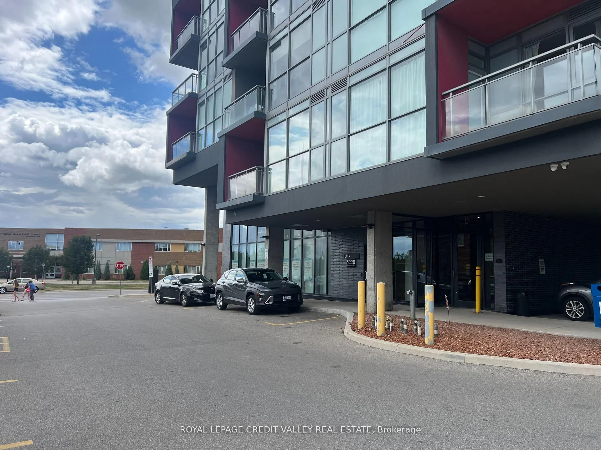5220 Dundas Street D416, Burlington, ON L7L 0J4