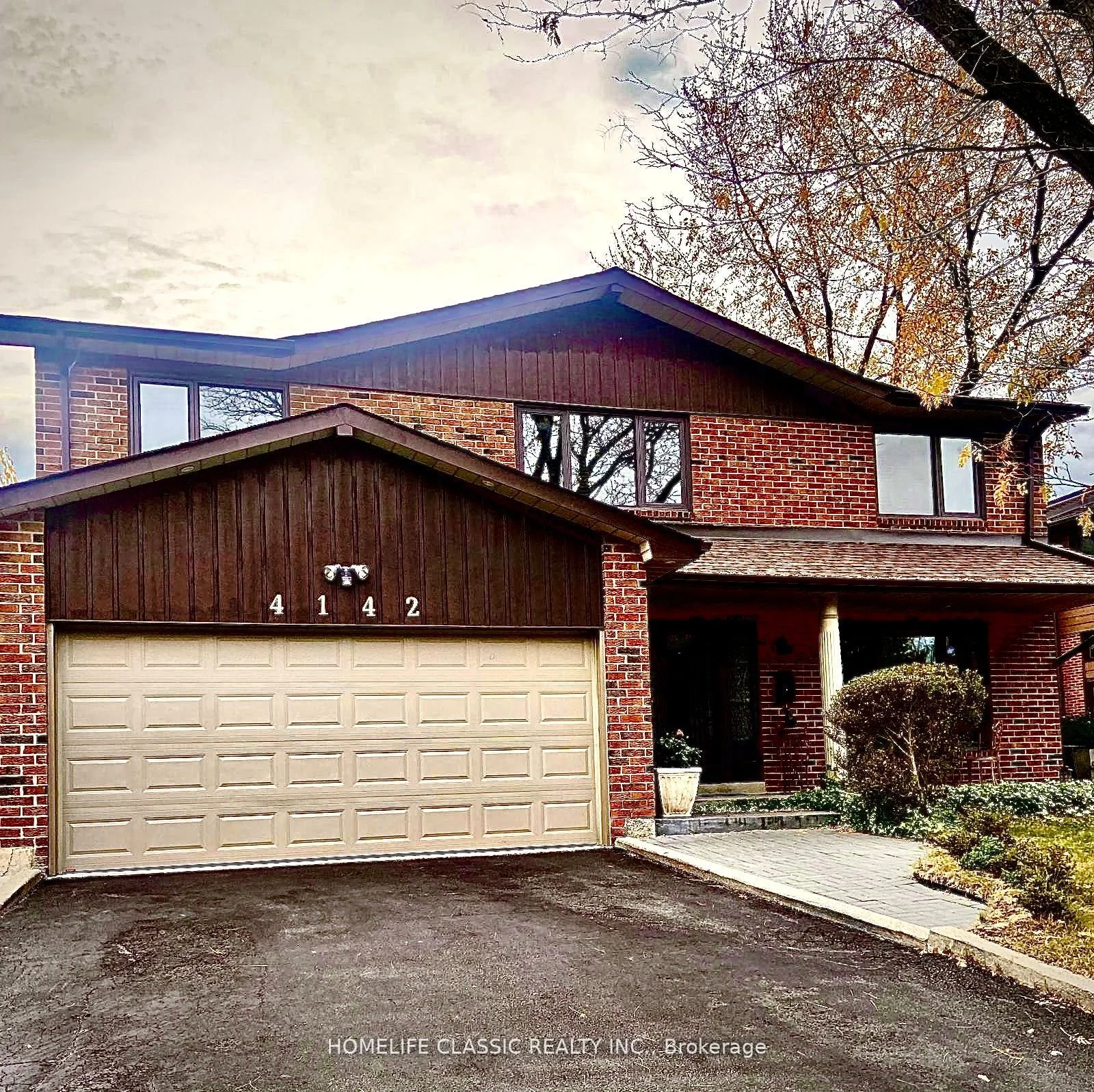 4142 Fieldgate Dr W Drive E, Mississauga, ON L4W 2C5