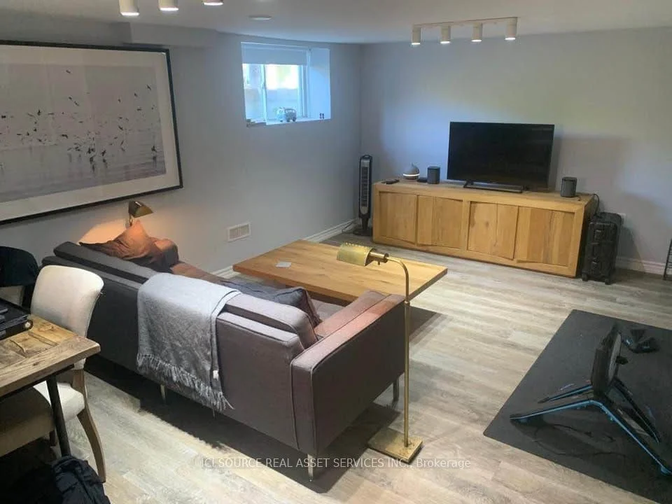 40 Harlton Crescent Bsmt, Toronto W03, On M6m 1l1