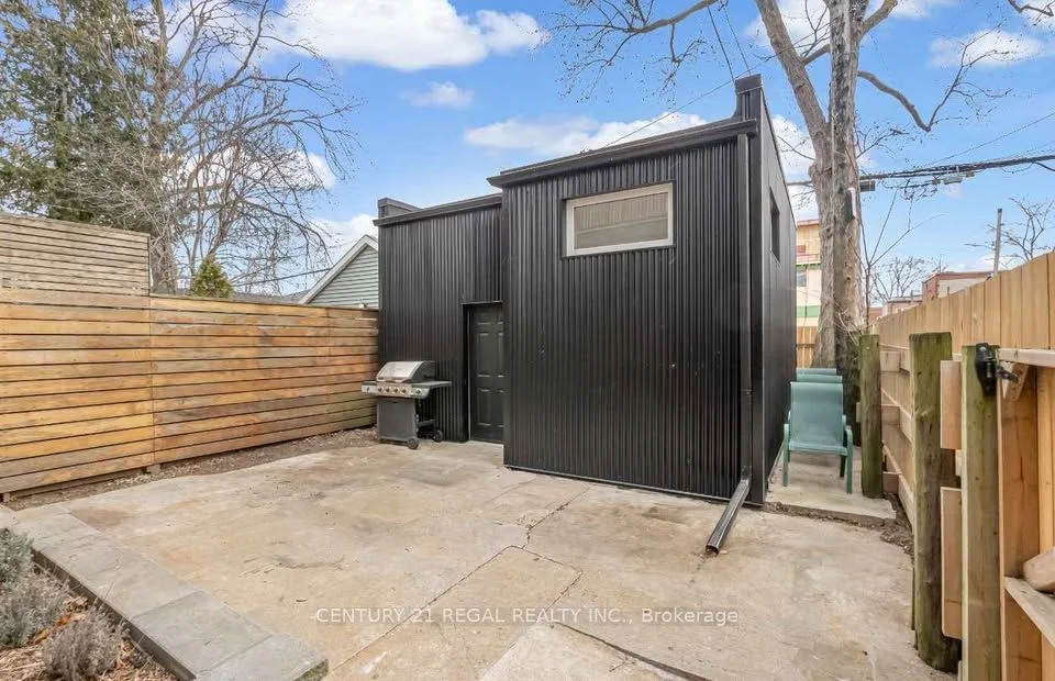 187 Fern Avenue #5, Toronto W01, ON M6R 1K2