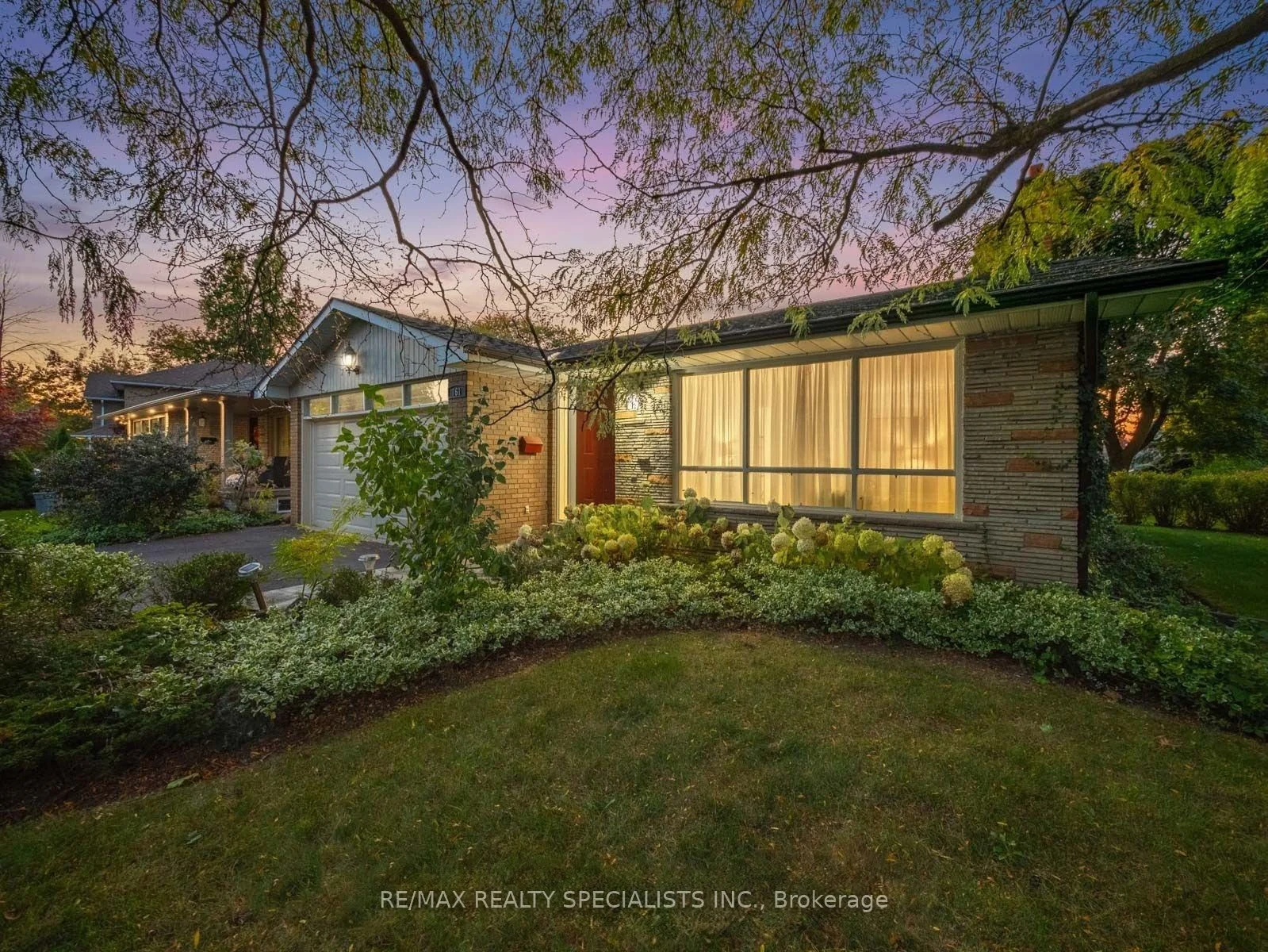 761 Duchess Drive, Mississauga, On M6e 2h6