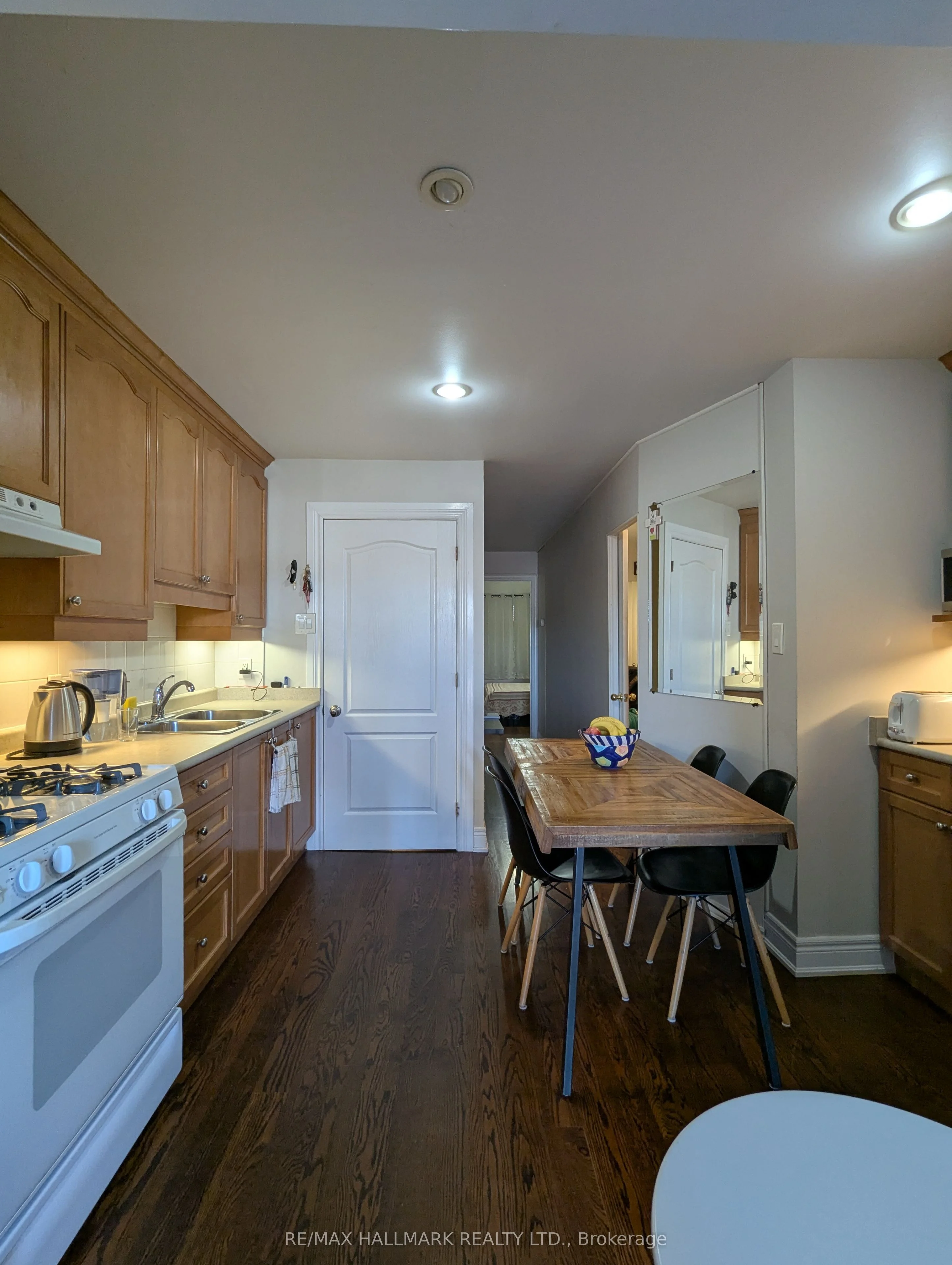 14 Innes Avenue 1, Toronto W03, ON M6E 1M8