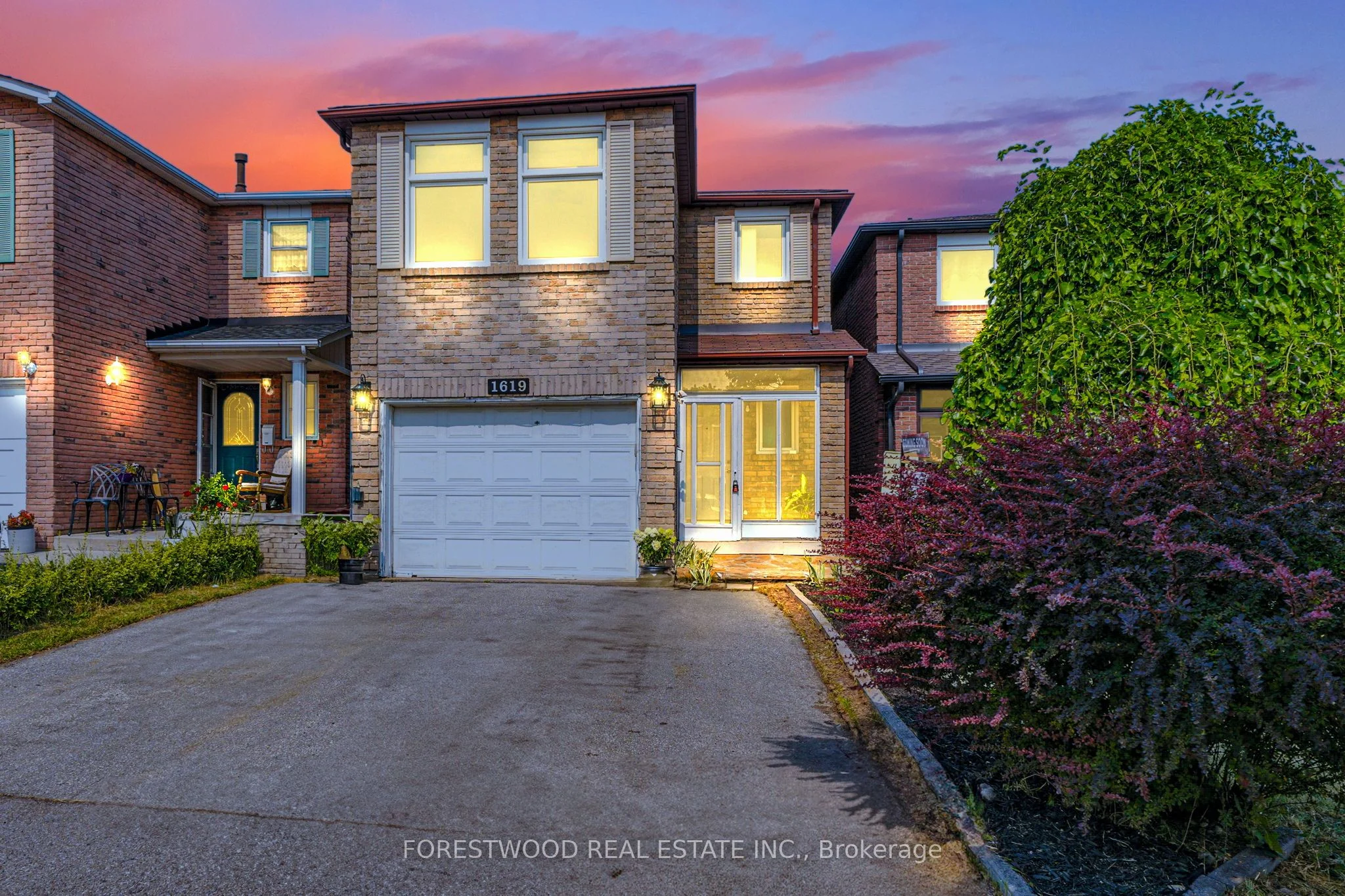 1619 Dewberry Crescent, Mississauga, On L4w 3b6