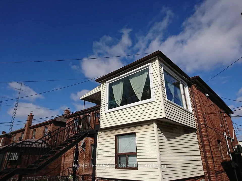 2301 Eglinton Avenue W 2, Toronto W03, ON M6E 2L5