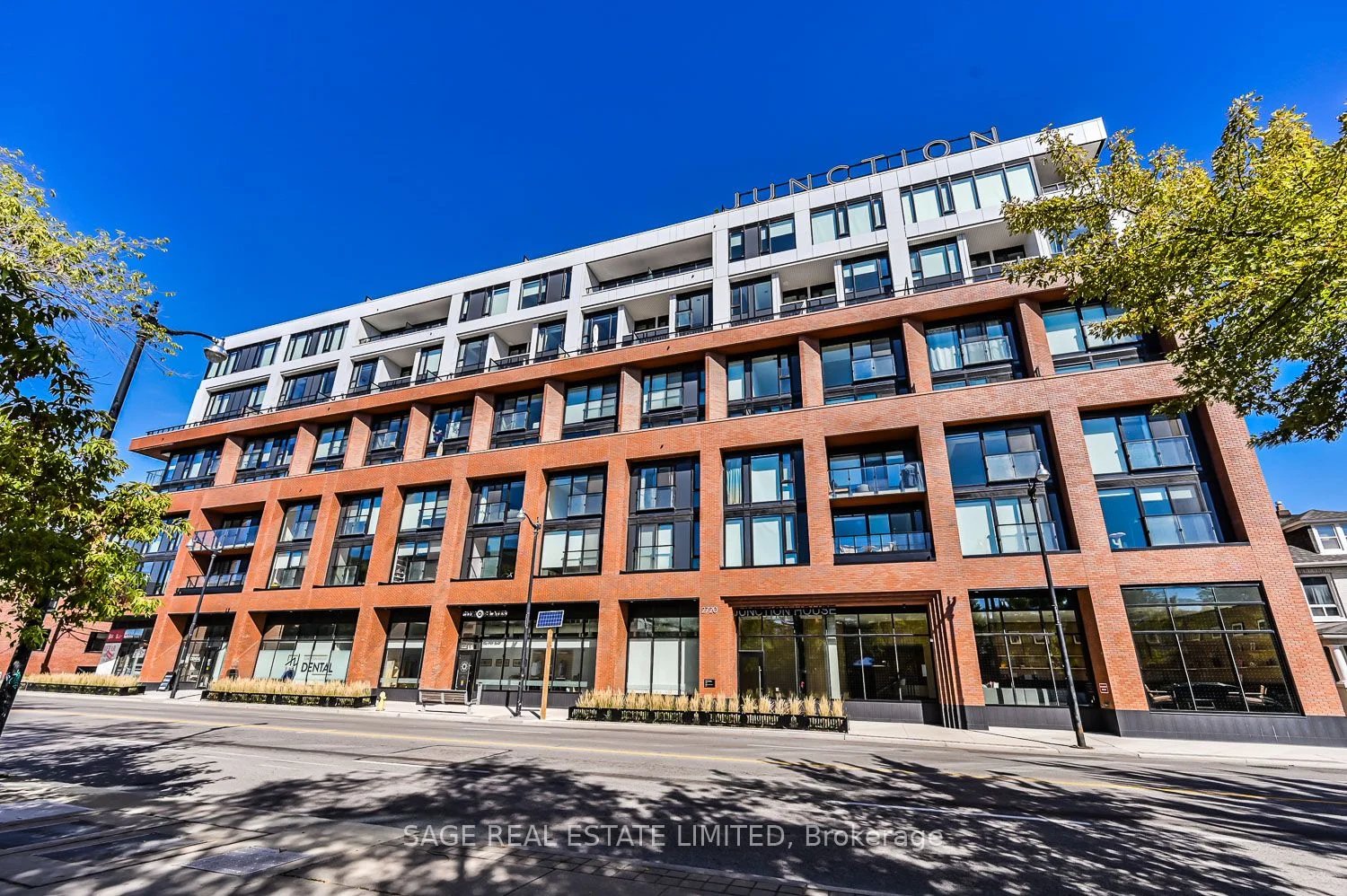 2720 Dundas Street W 811, Toronto W02, ON M6P 1Y2