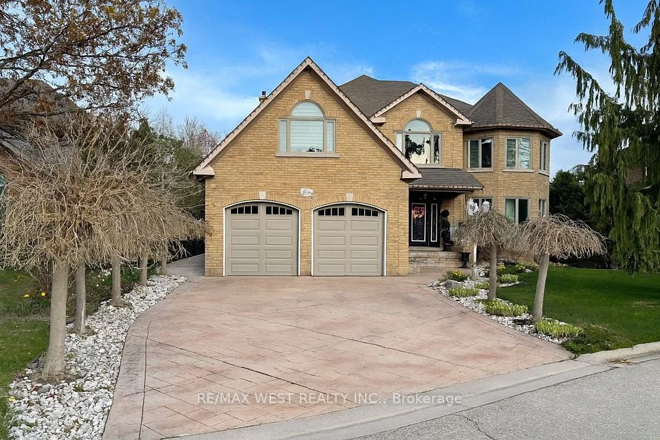 1112 Hawthorne Court Bsmt, Mississauga, ON L5C 4H5