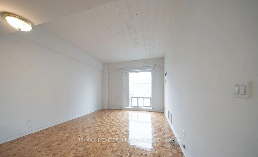 1401 Dupont Street 524, Toronto W02, ON M6H 4J7
