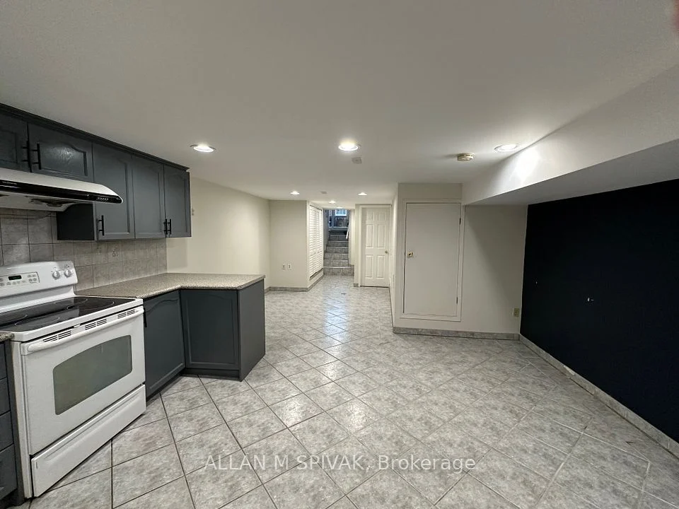 113 Kirknewton Road, Toronto W03, ON M6E 3Y3