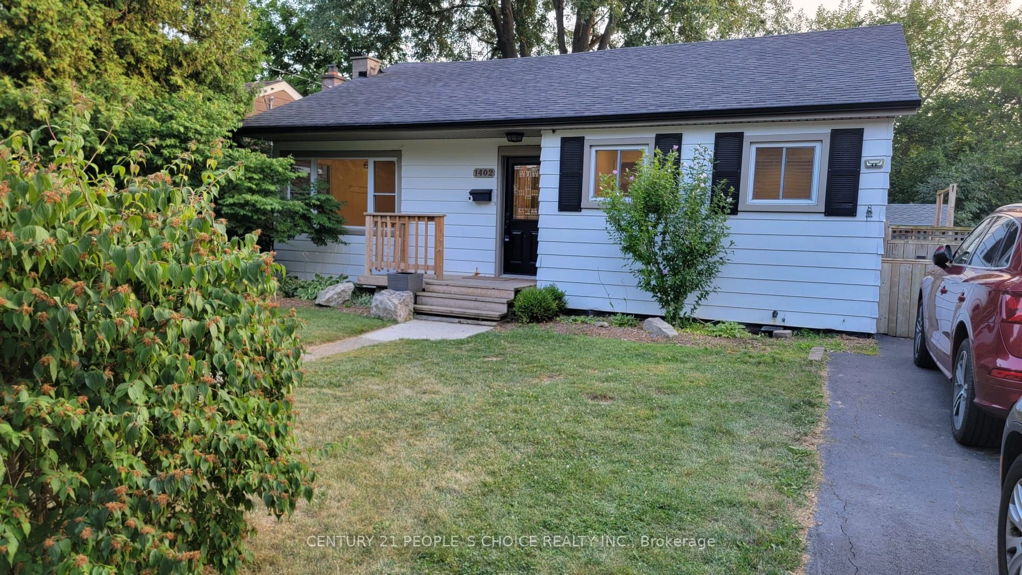 1402 Fisher Avenue, Burlington, On L7p 2l6