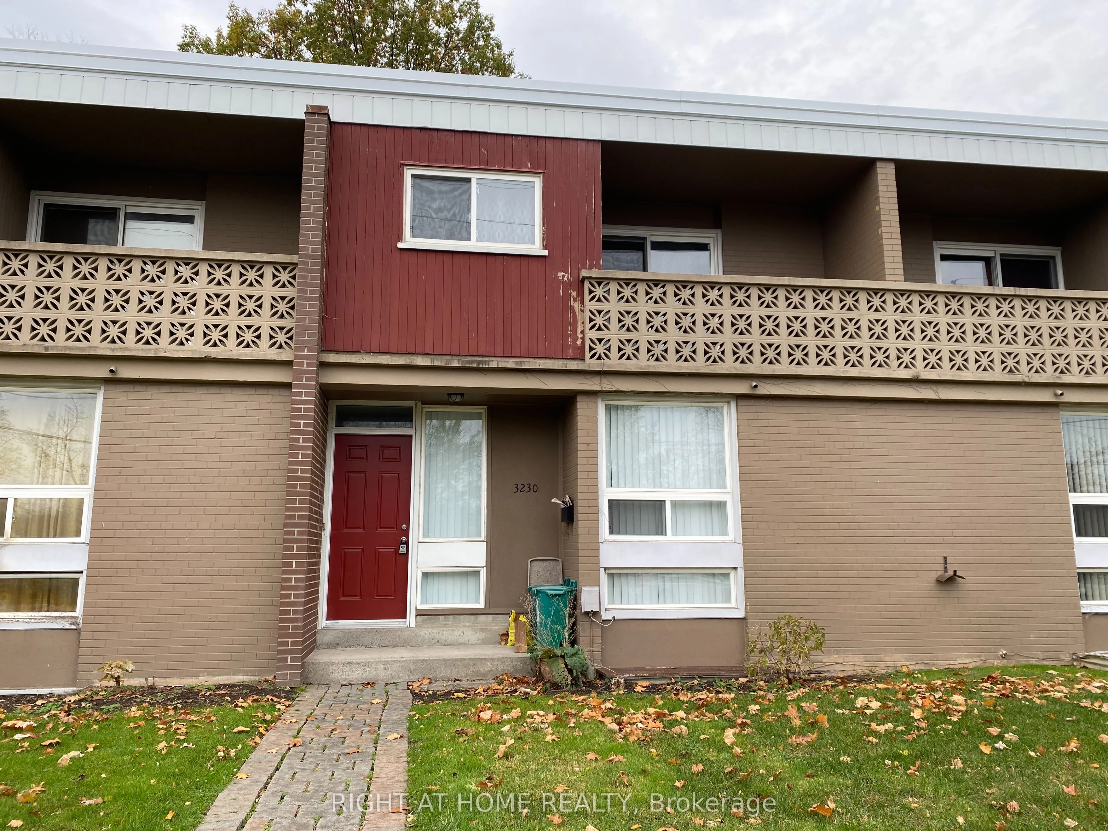 3230 The Credit Woodlands, Mississauga, ON, L5C 2J6