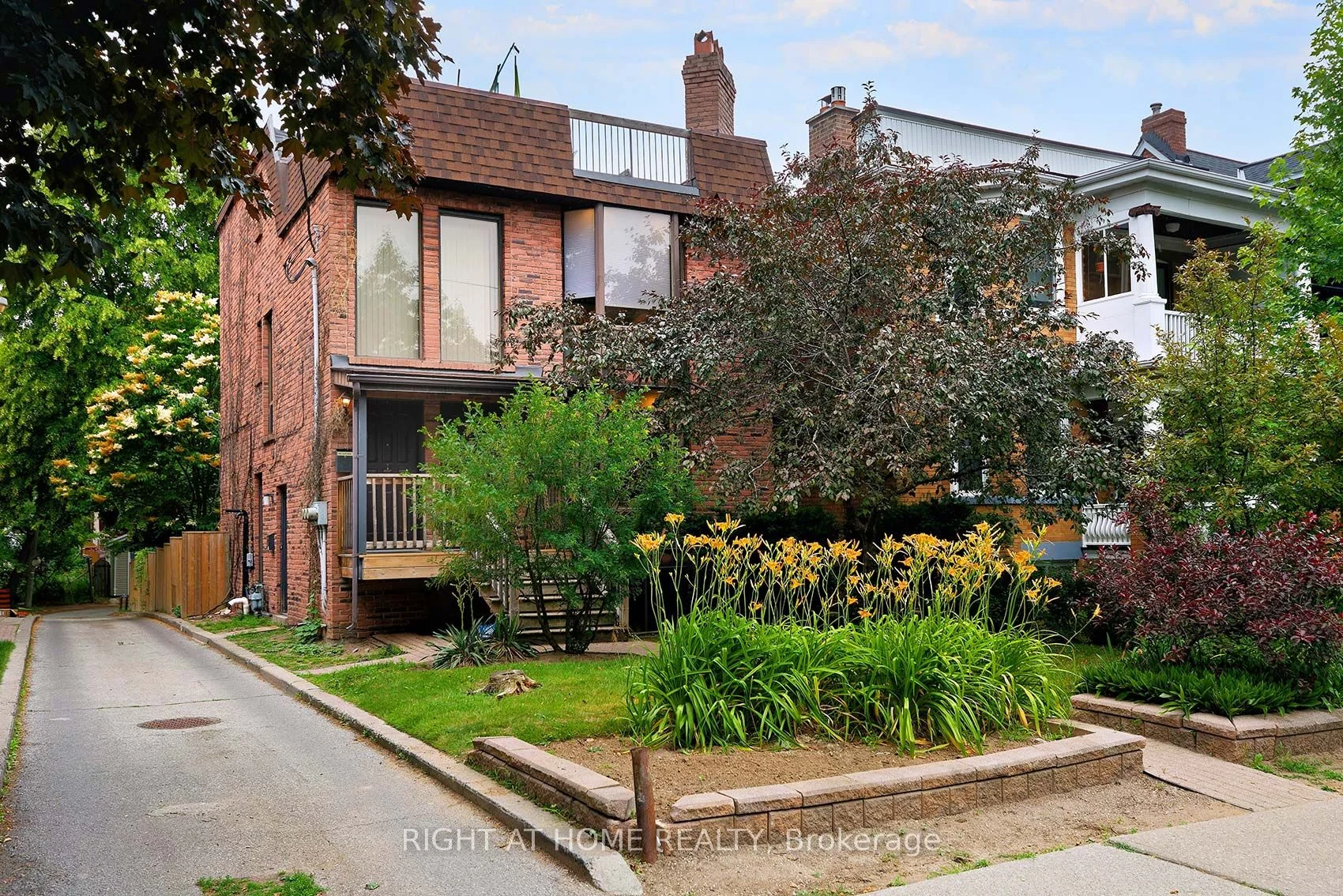 164 Quebec Avenue A, Toronto W02, ON M6P 2T8