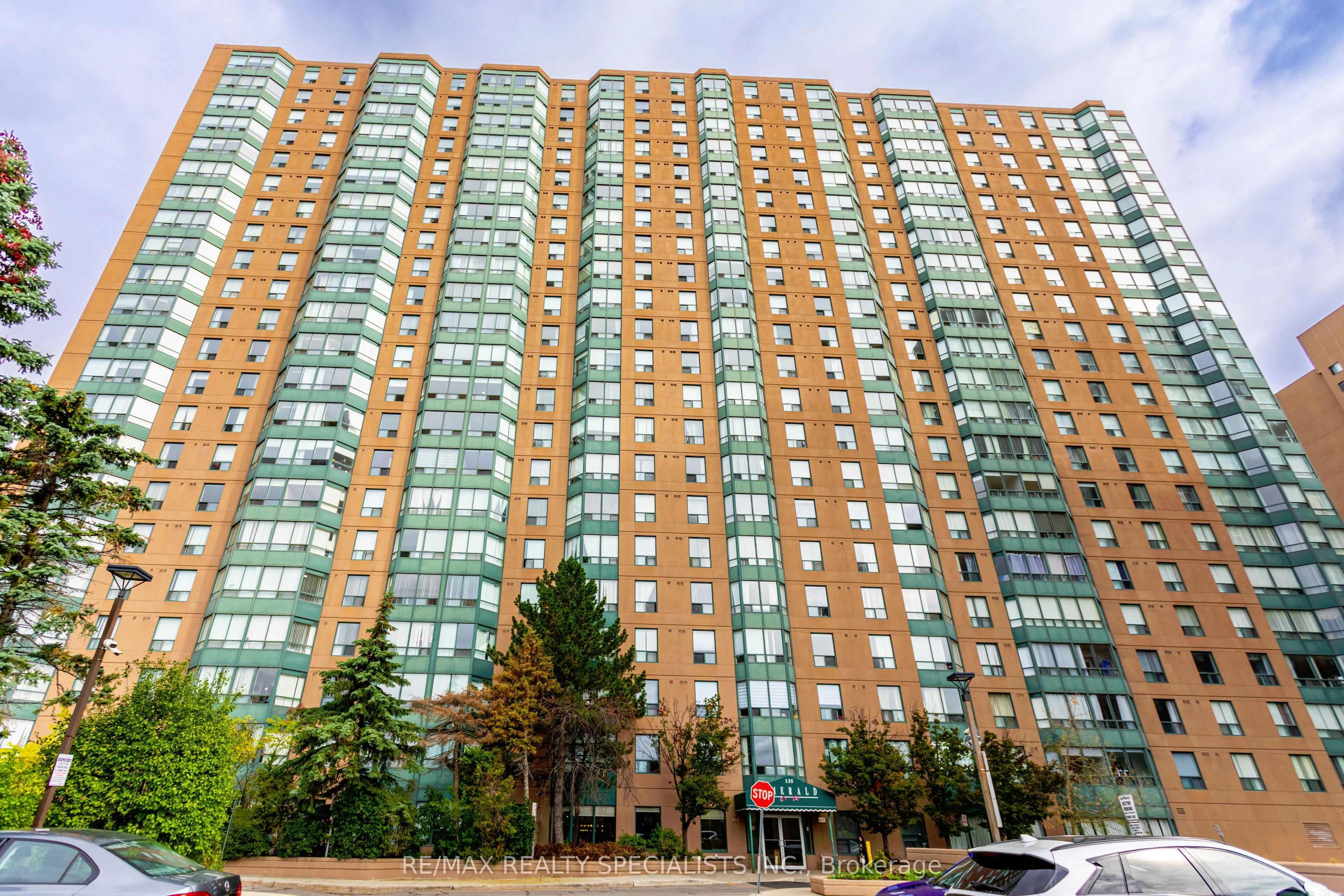 135 Hillcrest Avenue # 1211, Mississauga, ON L5B 4B1