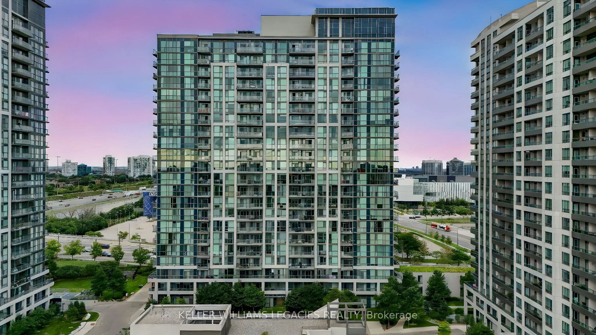 339 Rathburn Road W PH18, Mississauga, ON L5B 0K6
