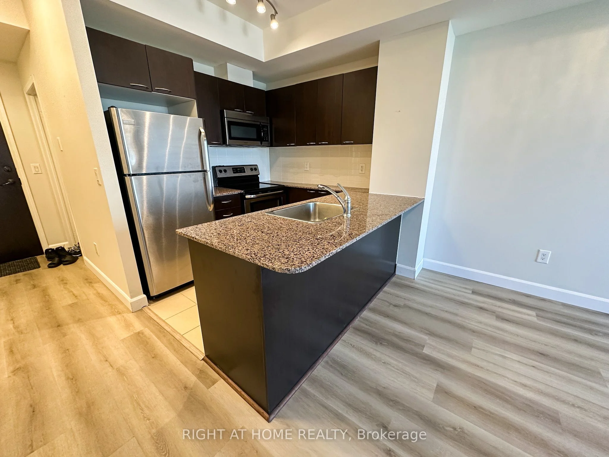 385 Prince Of Wales Drive 2604, Mississauga, ON L5B 0C6