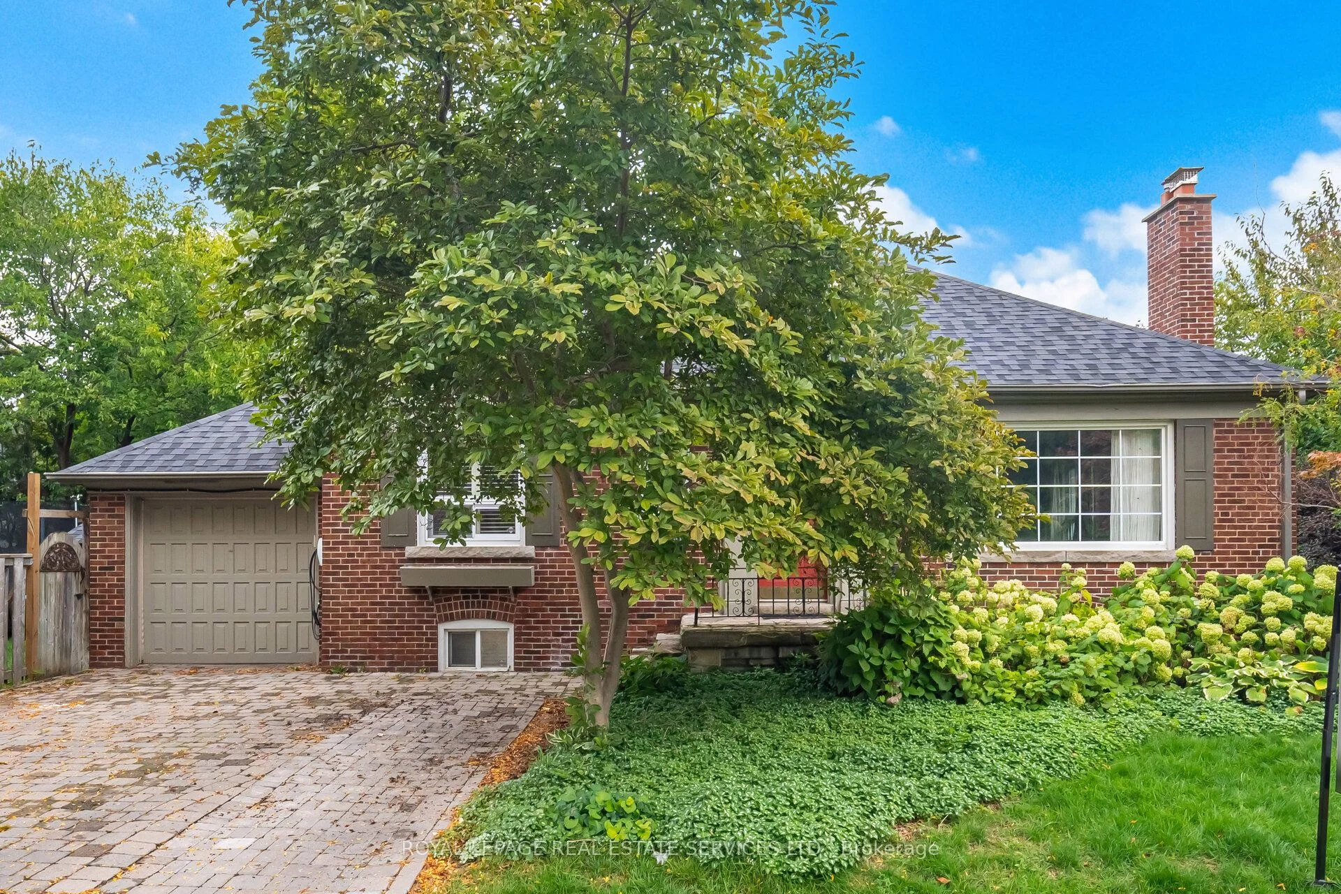 27 Lothian Avenue, Toronto W07, ON M8Z 4J9
