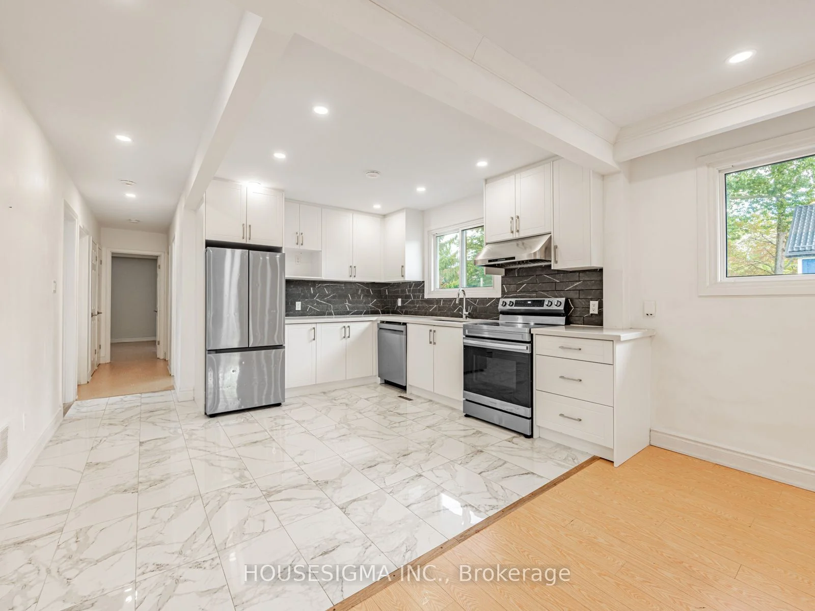 16 Muskoka Avenue Unit 2, Toronto W06, ON M8W 1H3