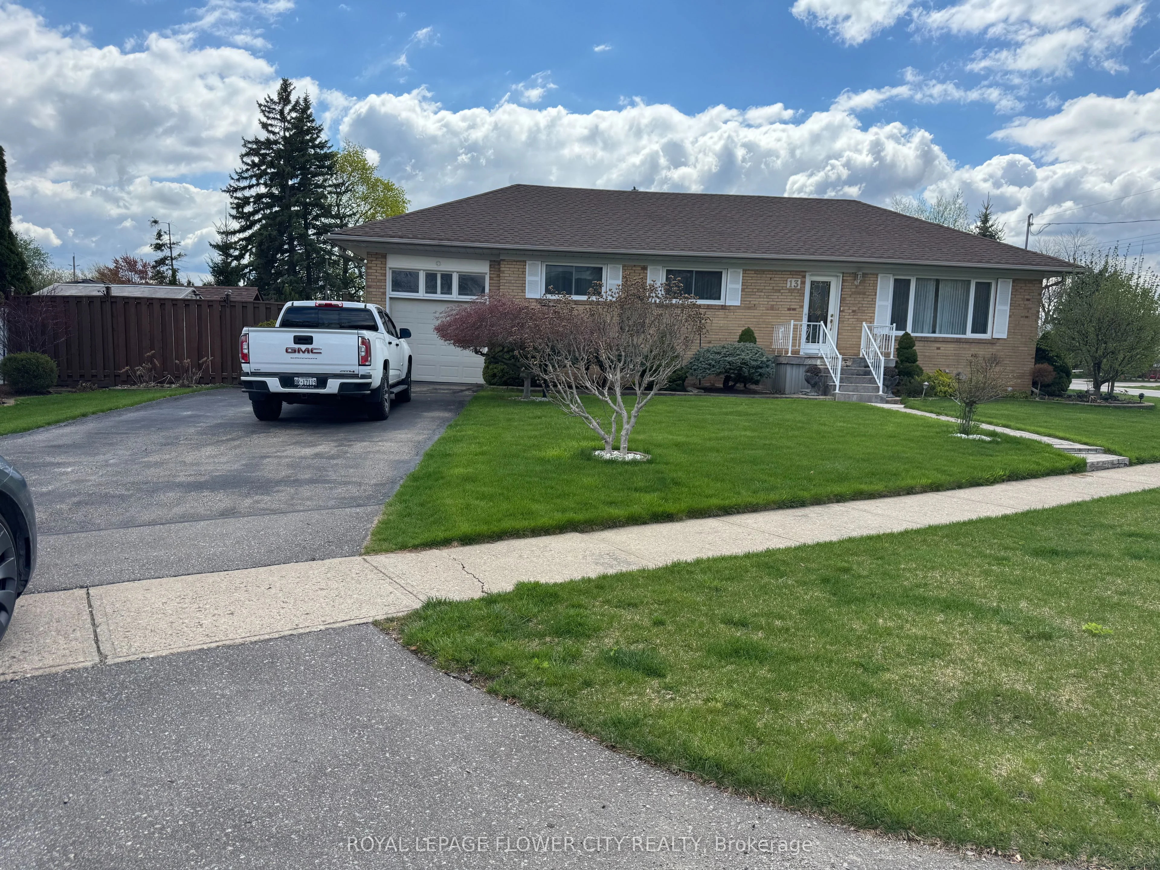 13 Bairstow Crescent, Halton Hills, ON L7G 1L9