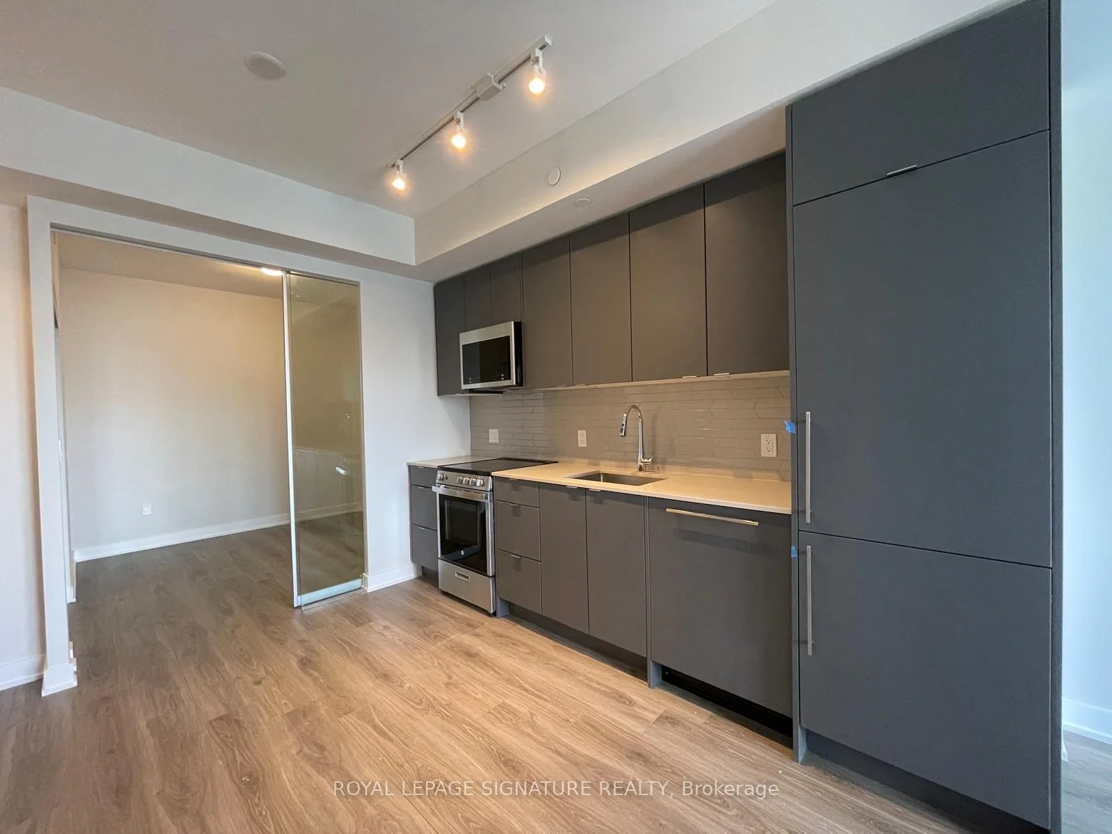 4130 Parkside Village Drive 1803, Mississauga, On L5b 3m8