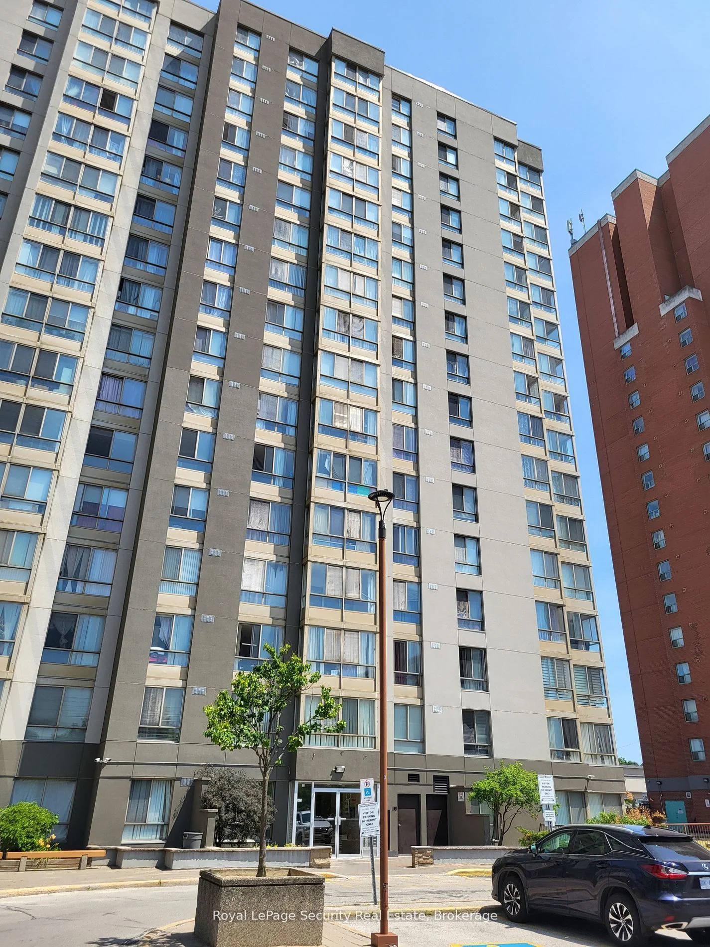 2470 Eglinton Avenue W 605, Toronto W04, ON M6M 5E7