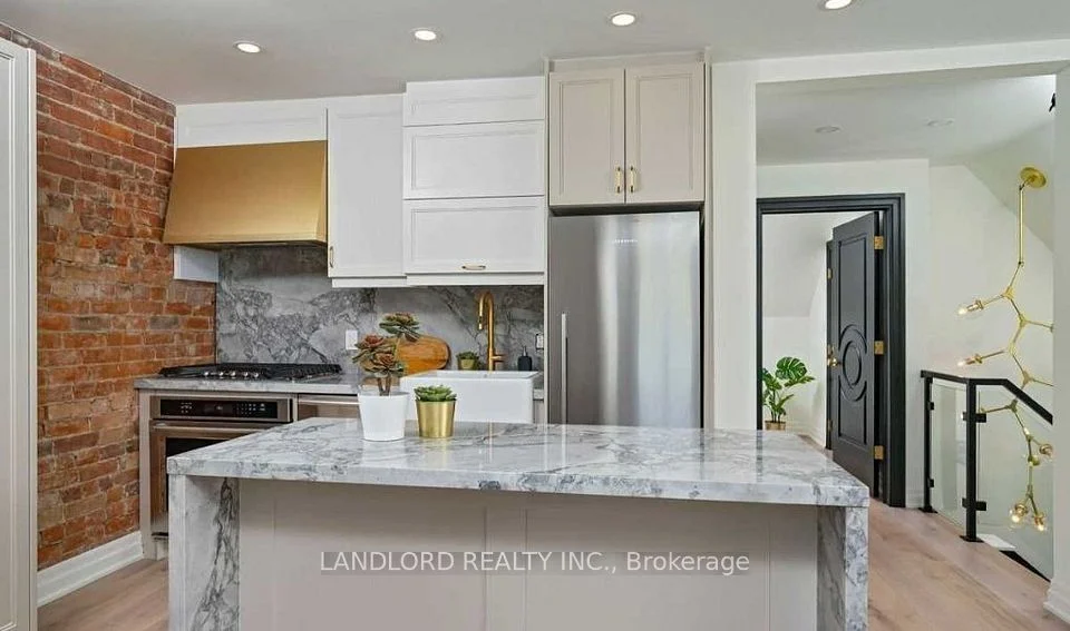 121 Sorauren Avenue 3, Toronto W01, On M6r 2e3