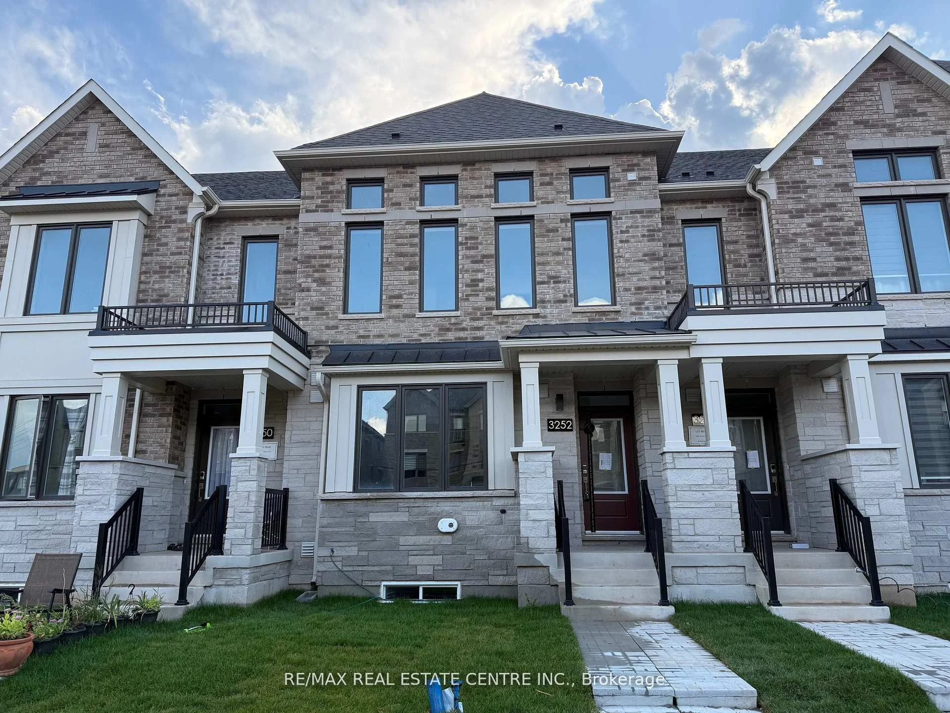 3252 Sixth Line, Oakville, ON L6M 5S8