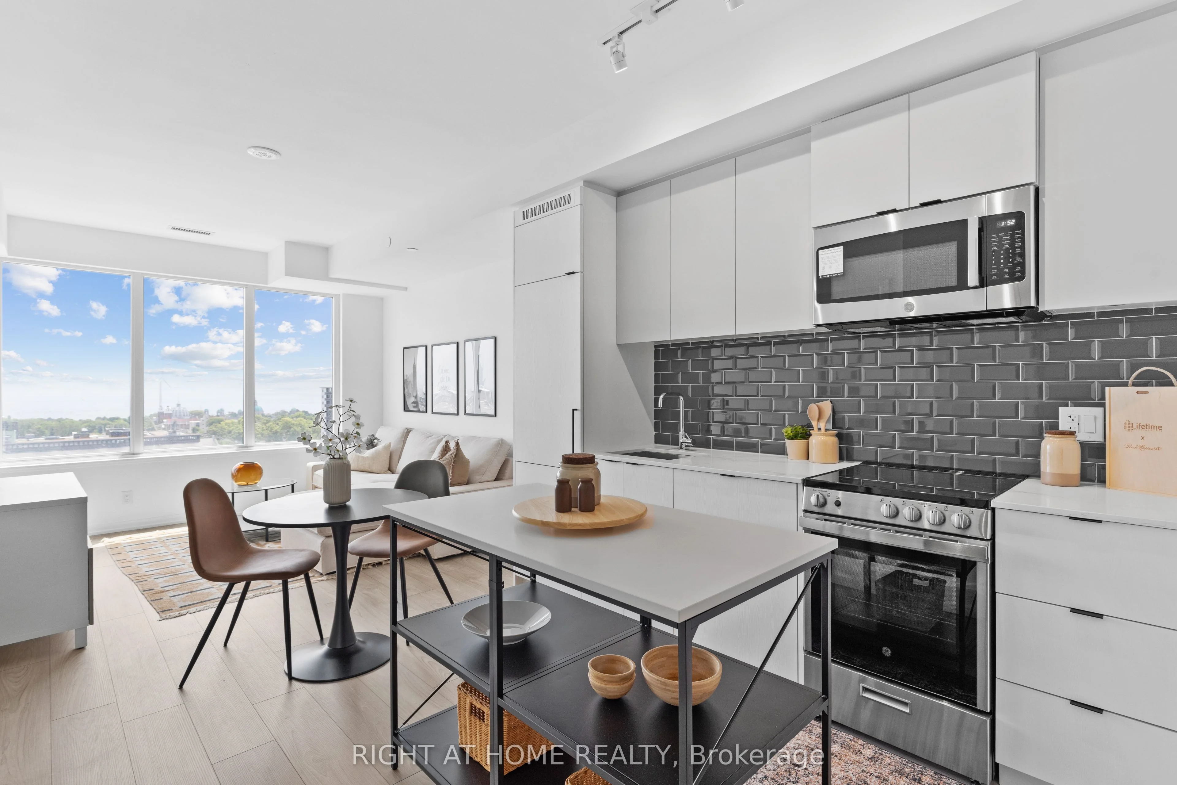 285 Dufferin Street 1014, Toronto W01, ON M6K 0J2