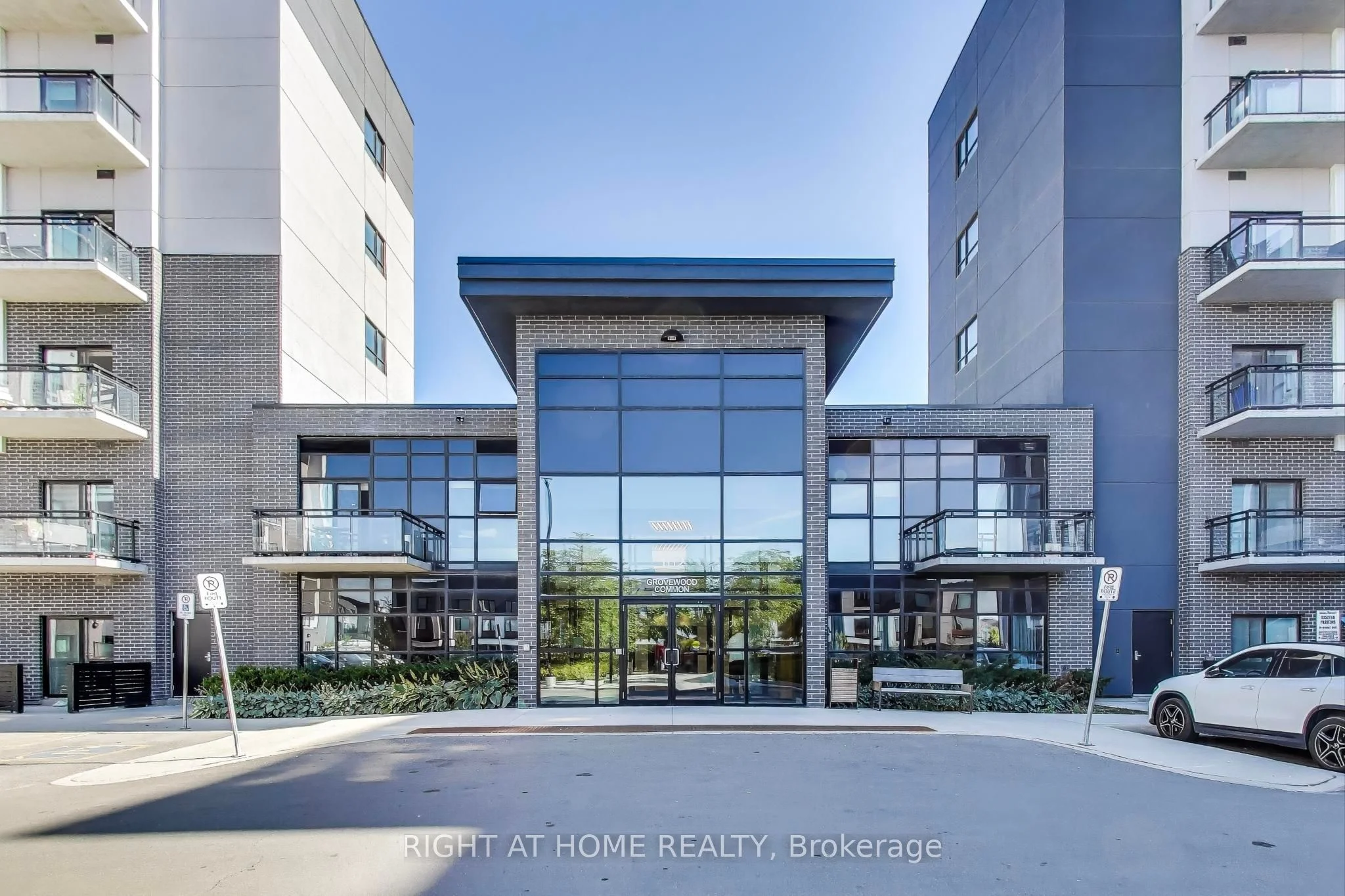 Condo Apartment in Oakville