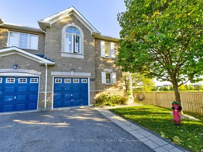 Att/Row/Townhouse in Milton