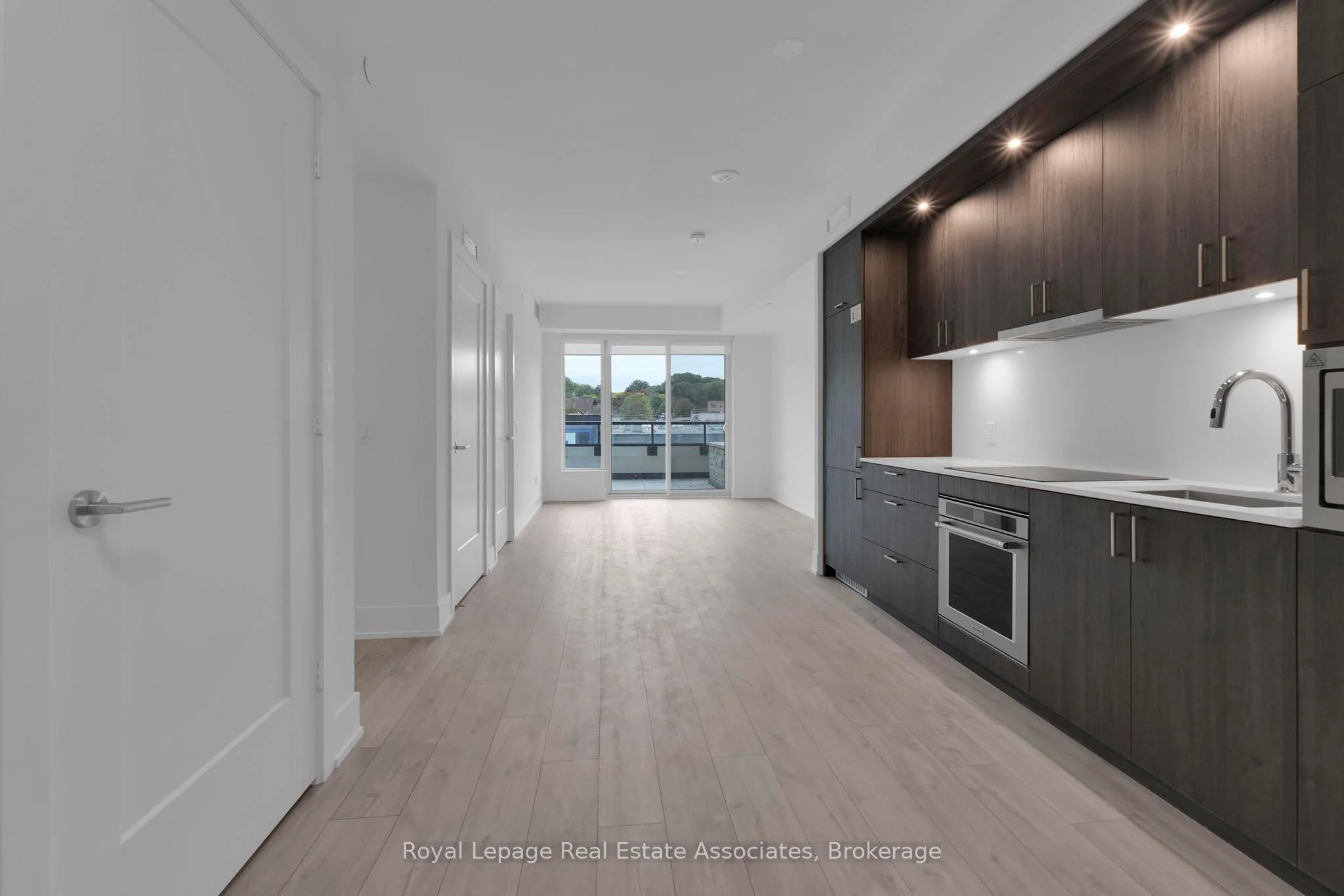 259 The Kingsway 214, Toronto W08, ON M9A 0G2