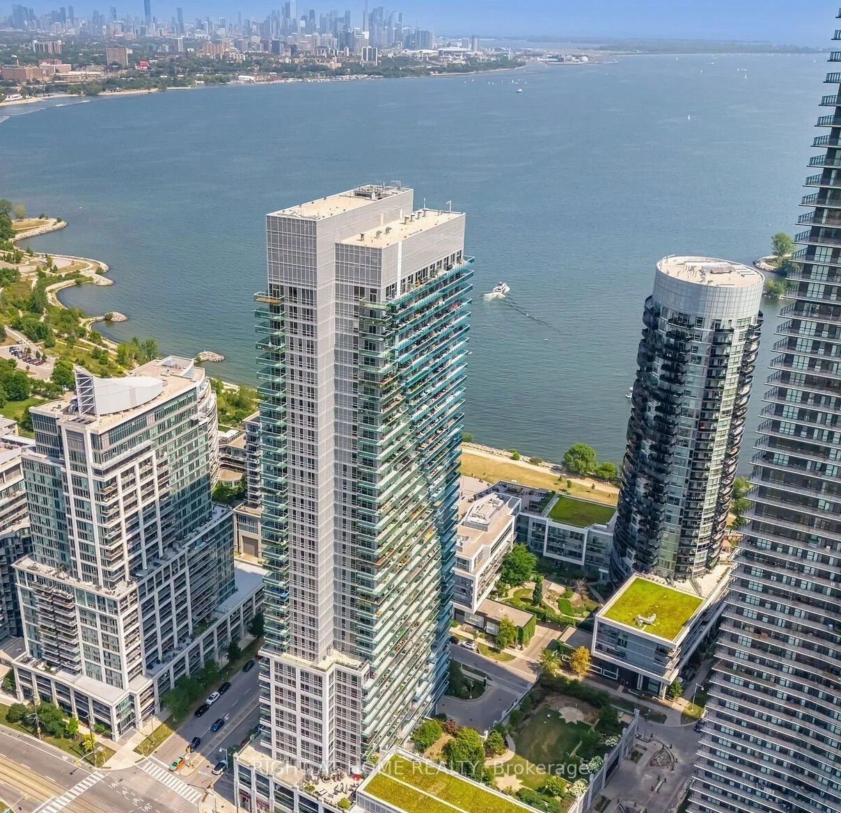 16 Brookers Lane 216, Toronto W06, ON M8V 0A5