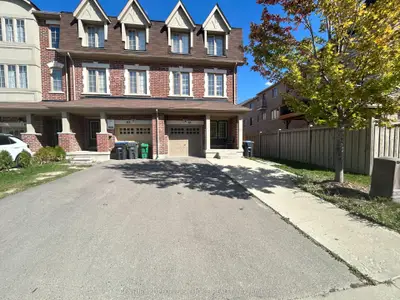 Att/Row/Townhouse in Brampton