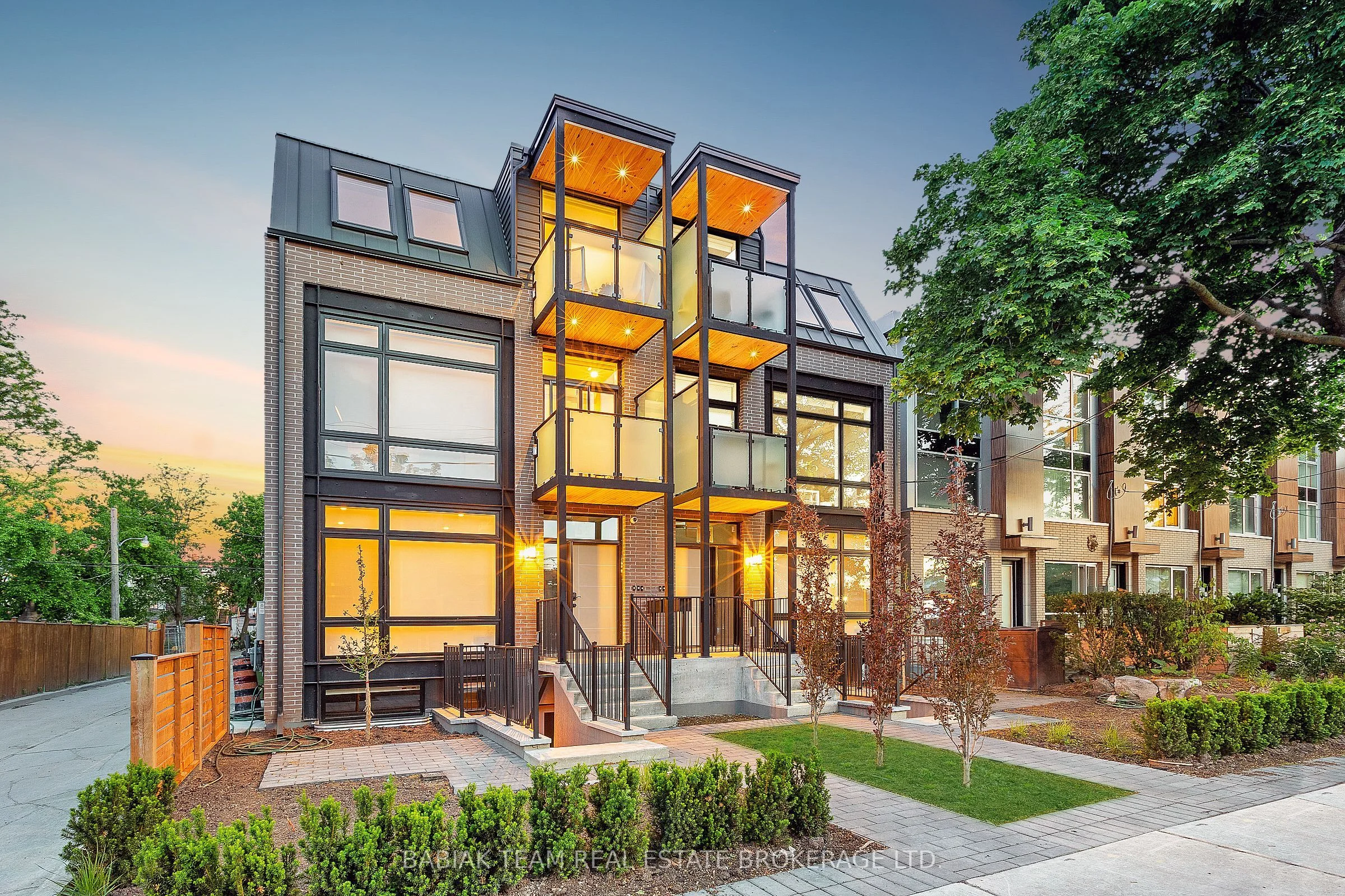 57 Vine Avenue 201, Toronto W02, ON M6P 1V6