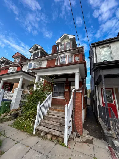 Triplex in Toronto