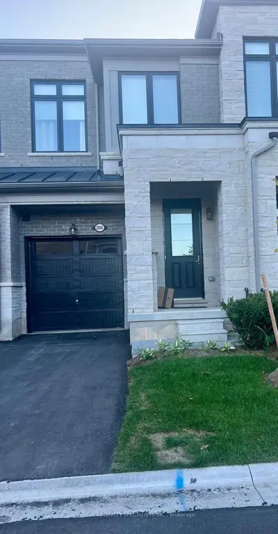 Att/Row/Townhouse in Burlington