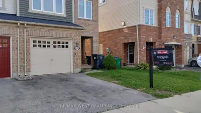 Att/Row/Townhouse in Brampton