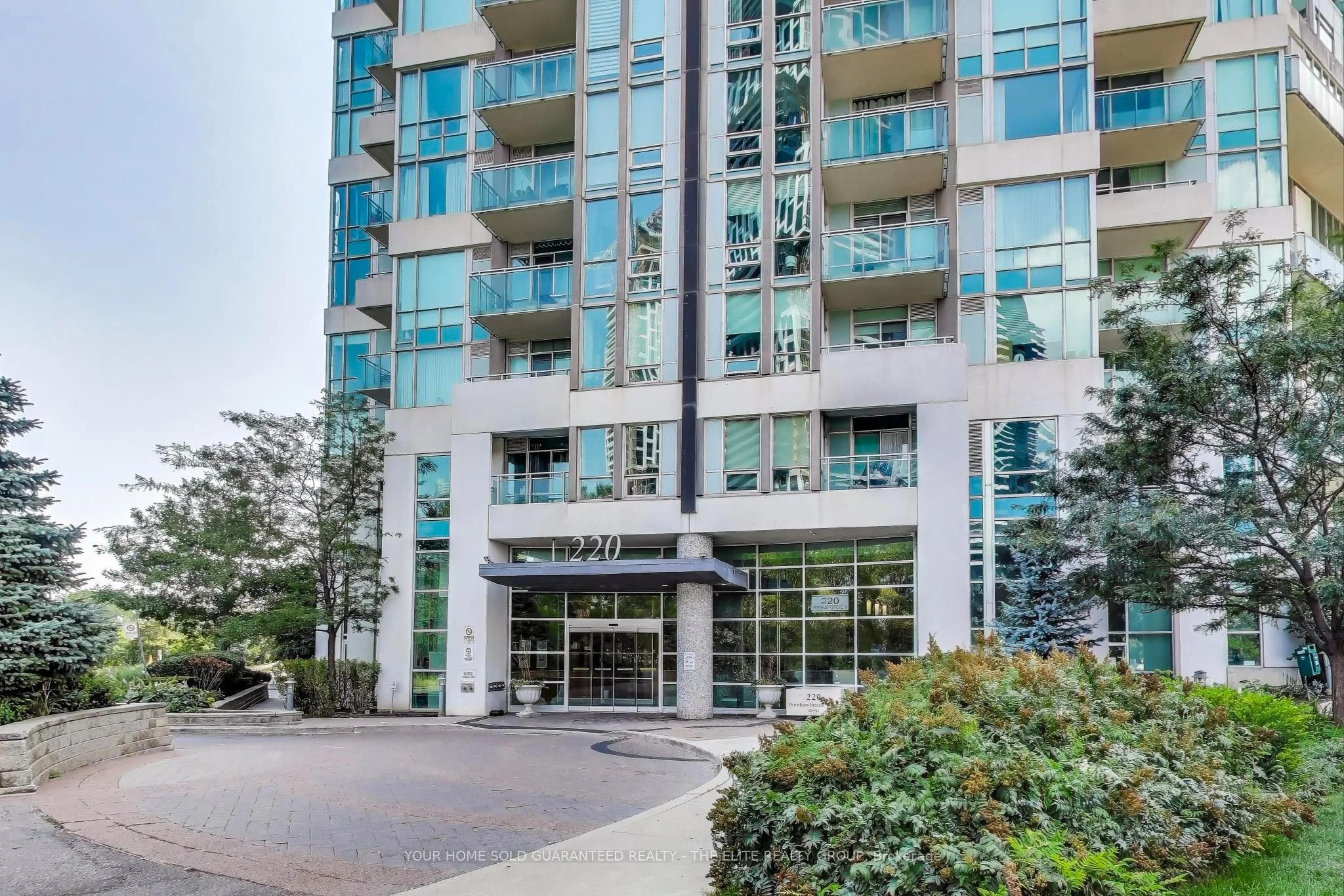 220 Burnhamthorpe Road W 1107, Mississauga, ON L5B 3Y5