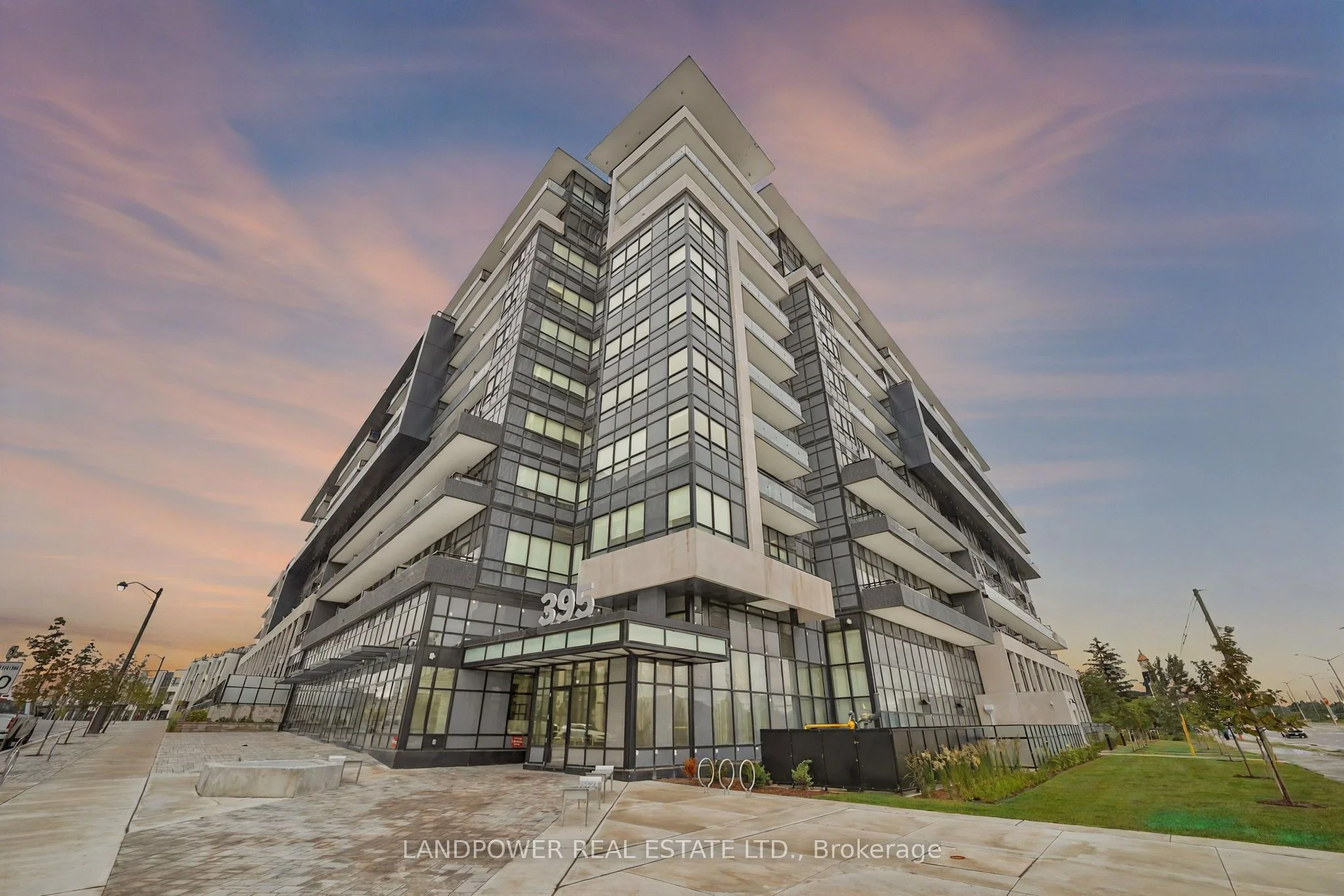 395 Dundas Street W 829, Oakville, ON L6M 5R8